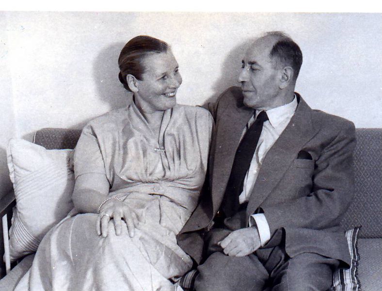 Datei:Howen Nikolai und Gerti.jpg